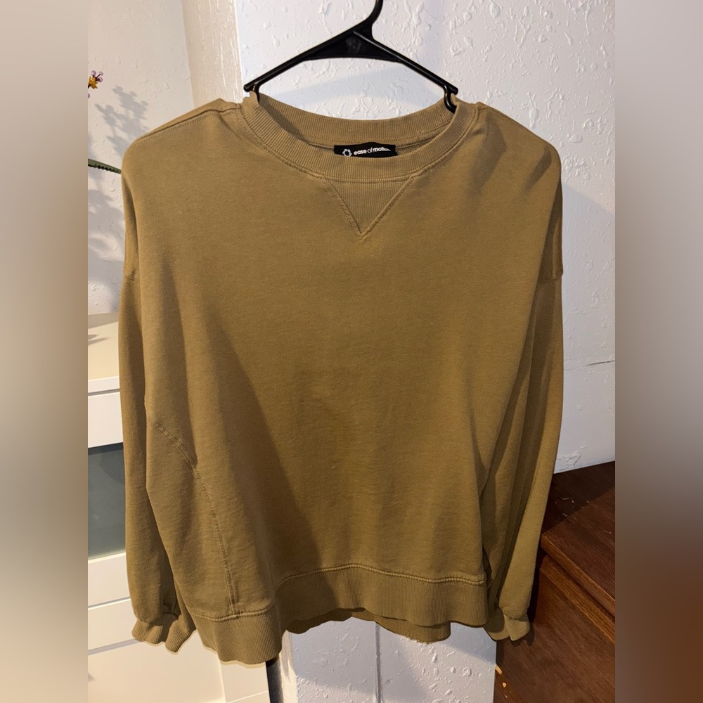 Green crew neck small